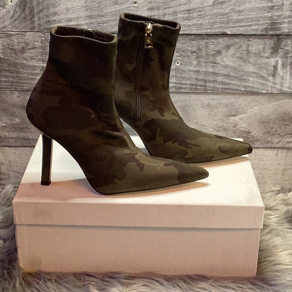 GOOD AMERICAN NEOPRENE KICKSTAND BOOTIE CAMO NWOB - Picture 9 of 13